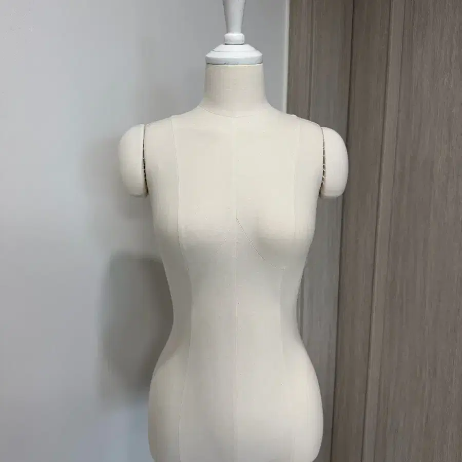 로렌스 논노 여자 상반신 마네킹
