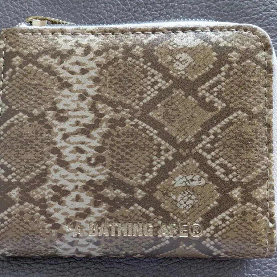 [새제품] BAPE 파이톤 패턴 지갑