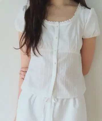 레이스 퍼프 슬리브 블라우스 Lace Puff Blouse (WHITE)