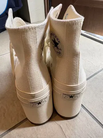 컨버스 힐 스니커즈 23.5cm 화이트