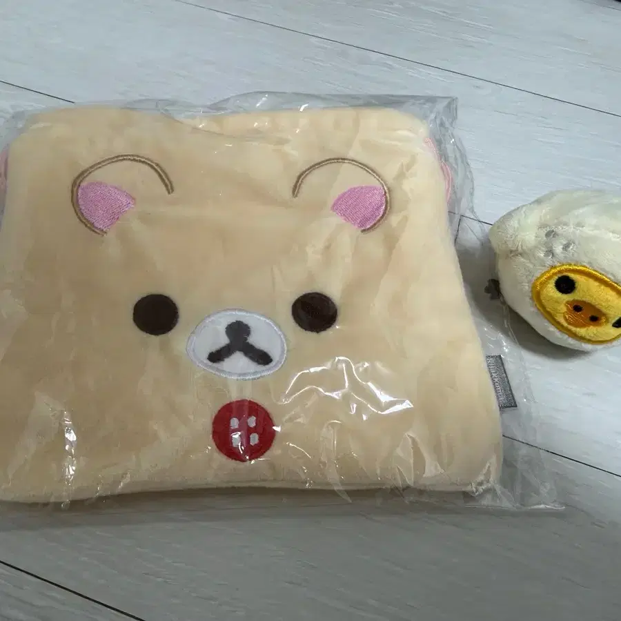 코리락쿠마 파우치