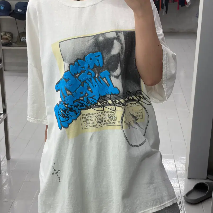 (2XL) 트래비스 스캇 캑터스 잭 x 프라그먼트 매니페스트 반팔 티셔츠