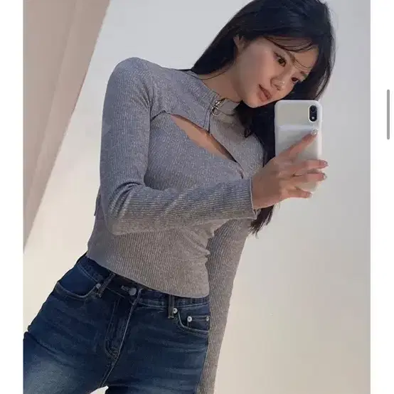 [새제품] 하와 그레이 링 트임 니트티