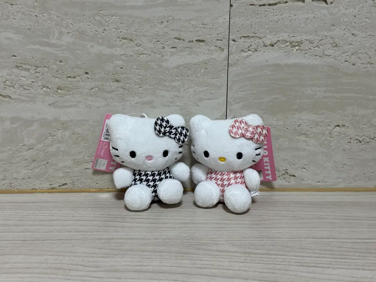 [일괄] 산리오 헬로키티 하운드투스 인형 키링 세트 (블랙/핑크)