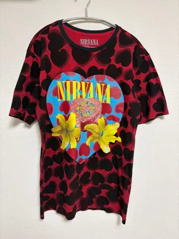 NIRVANA 하트 올 패턴 티셔츠 M 사이즈