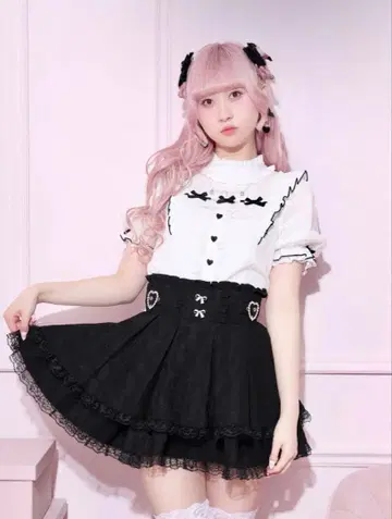 NOEMIE 노에미 참 포함 프티 하이 하트 레이스 블라우스