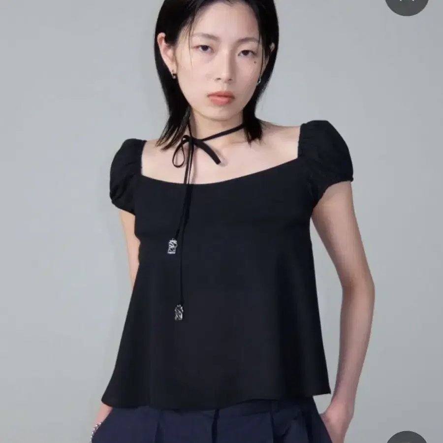 큐리티 블랙 여름 블라우스