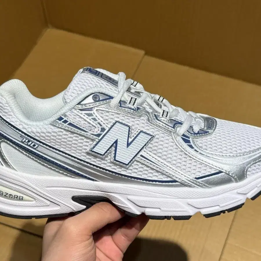 뉴발란스740