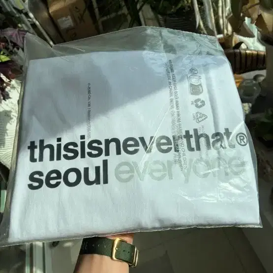 디스이즈네버댓 에브리원 티셔츠 화이트