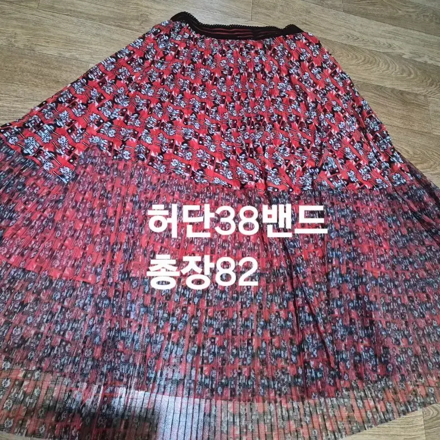 강렬한 레드 패턴 롱 스커트 (허리 밴딩, 상태 좋아요)