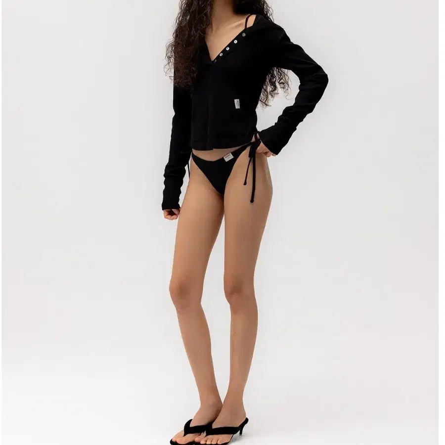 글로니 G FINE BUTTON HOODIE BLACK
