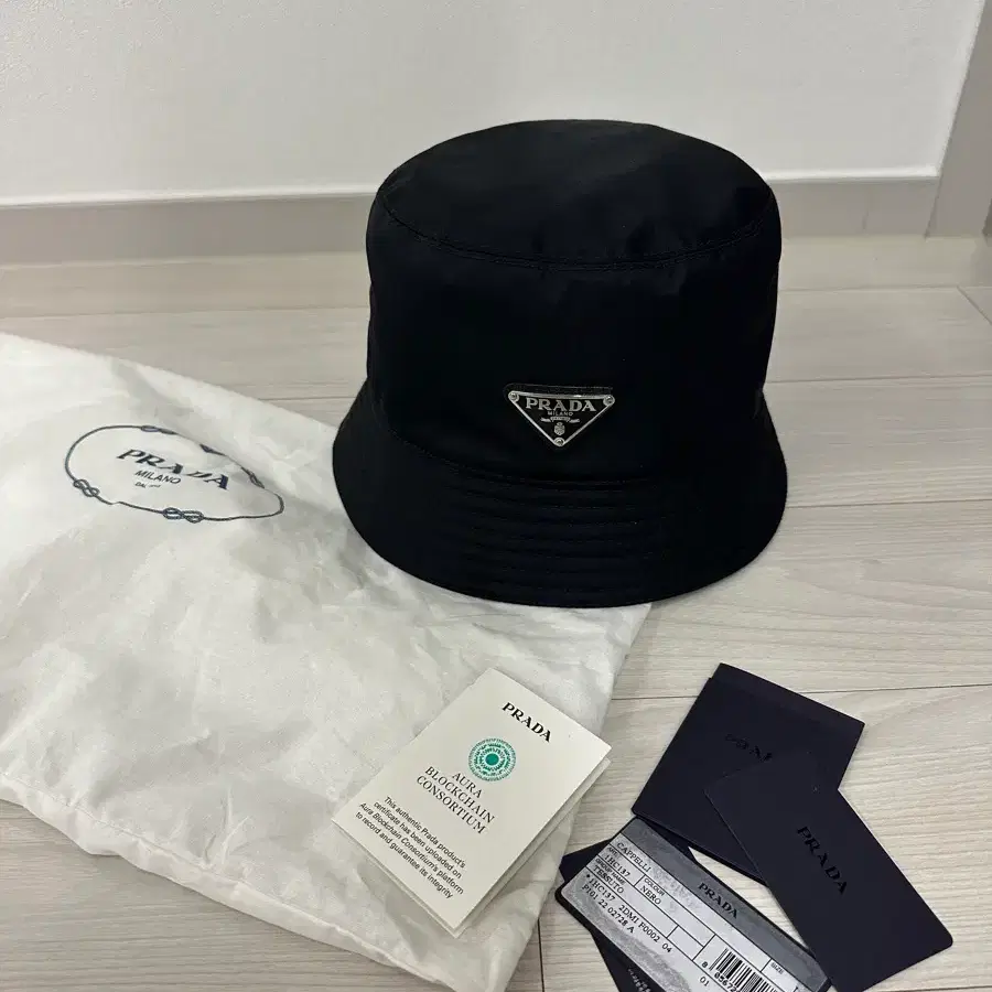 프라다 리나일론 버킷햇 L 블랙