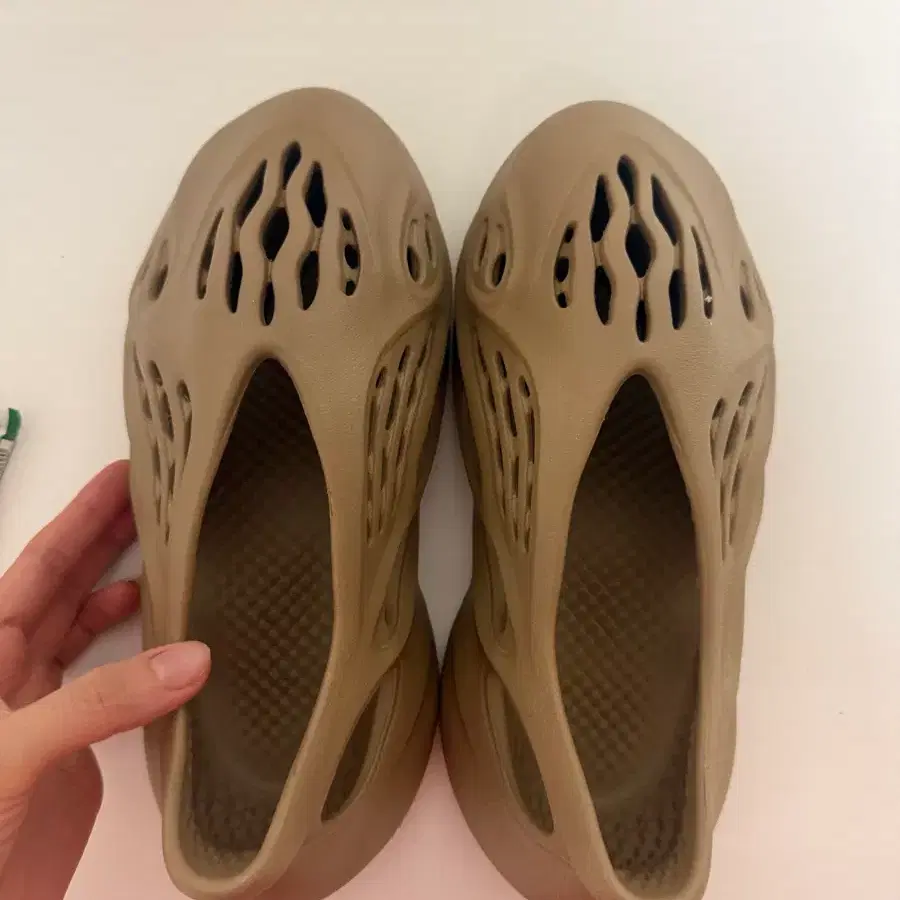 아디다스 이지폼러너 245
