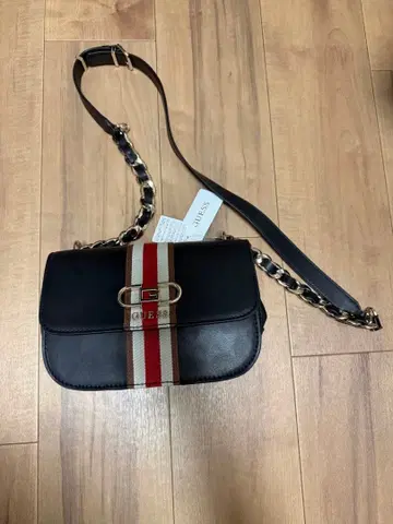 [ 새상품 택 포함 ] GUESS 게스 숄더백 블랙 체인 스트랩