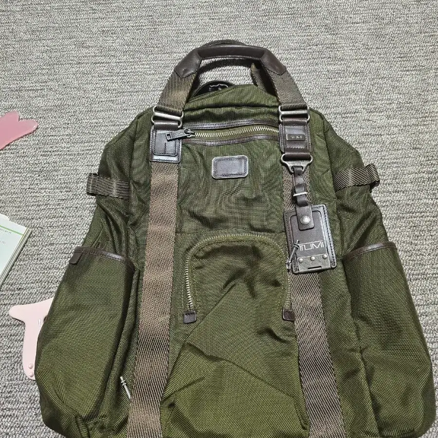 투미 르준 백팩 올리브색