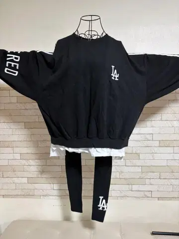 LA 로고 맨투맨 팬츠 셋업 블랙