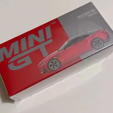 1/64 애스턴 마틴 DBS 하이퍼 레드 왼쪽 핸들 MINI GT