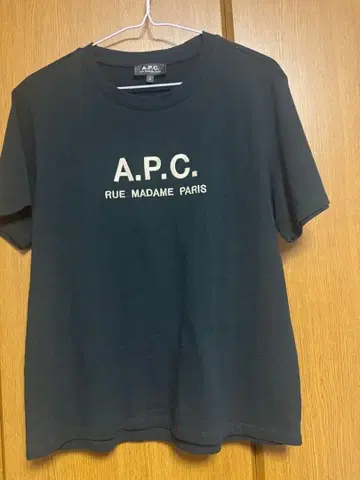 A.P.C. 로고 자수 반팔 티셔츠 블랙