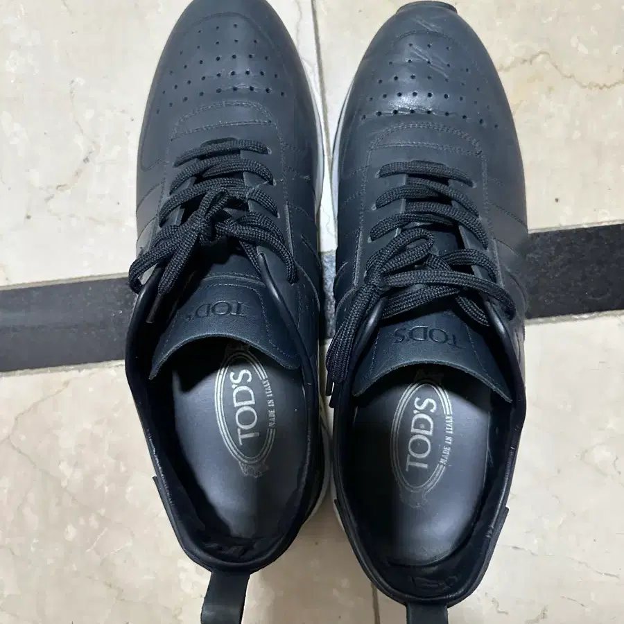 **tods 신발 스니커즈 토즈 8사이즈(275-280) 명품 구두