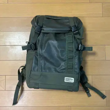 ALPHA INDUSTRIES 스퀘어 백팩 22L 카키 알파