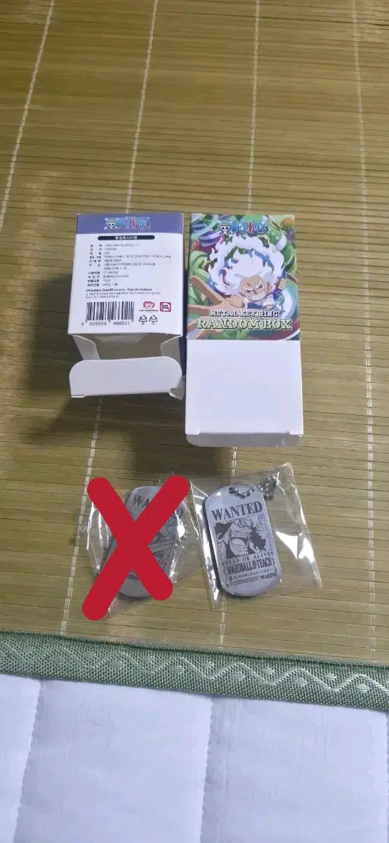 원피스 메탈 현상 수배서 키링 판매합니다(검은수염 티치)