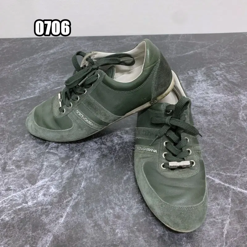 265) 돌체앤가바나 올리브 그린 색상 스니커즈