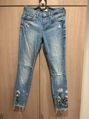 ZARA 꽃무늬 자수 스키니 데님 팬츠