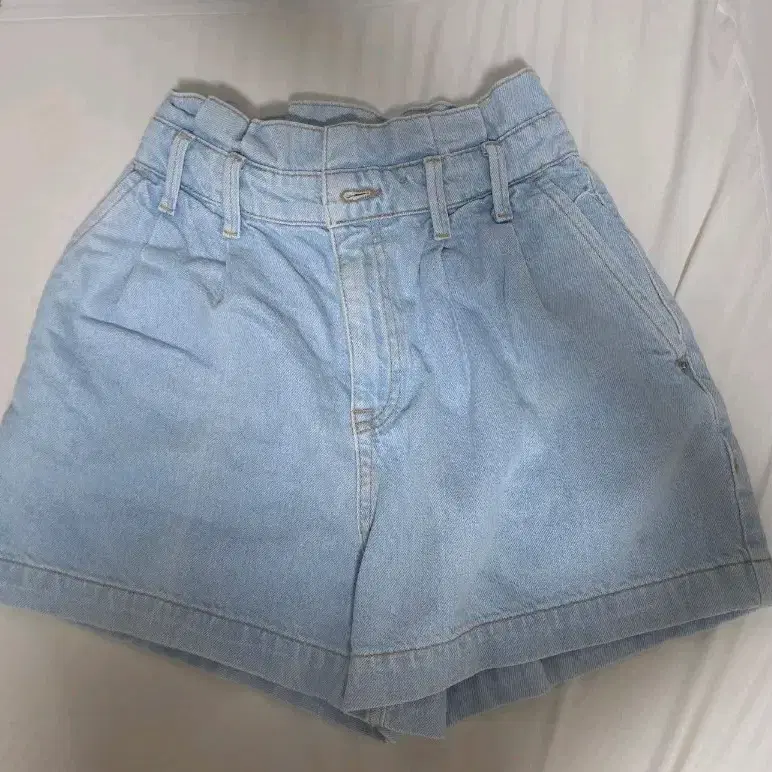 자라 하늘색 청 반바지