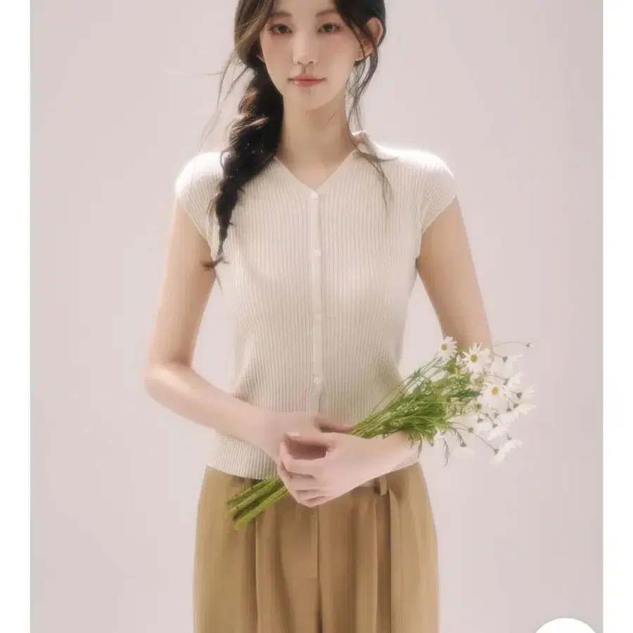 제니오 슬림 카라 니트탑 아이보리