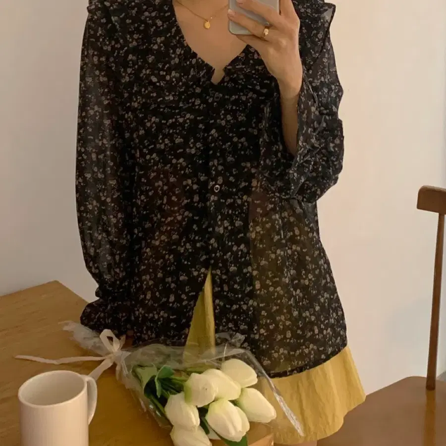 새상품 프릴블라우스 플라워블라우스 꽃무늬블라우스 하객블라우스 쉬폰블라우스