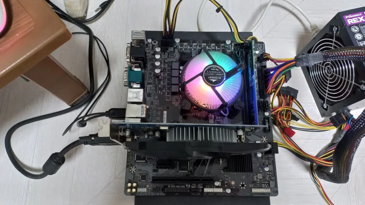 기가바이트 h610m hd3p 메인보드 팝니다