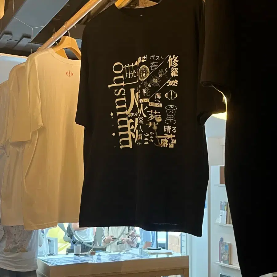 요루시카 팝업 티셔츠