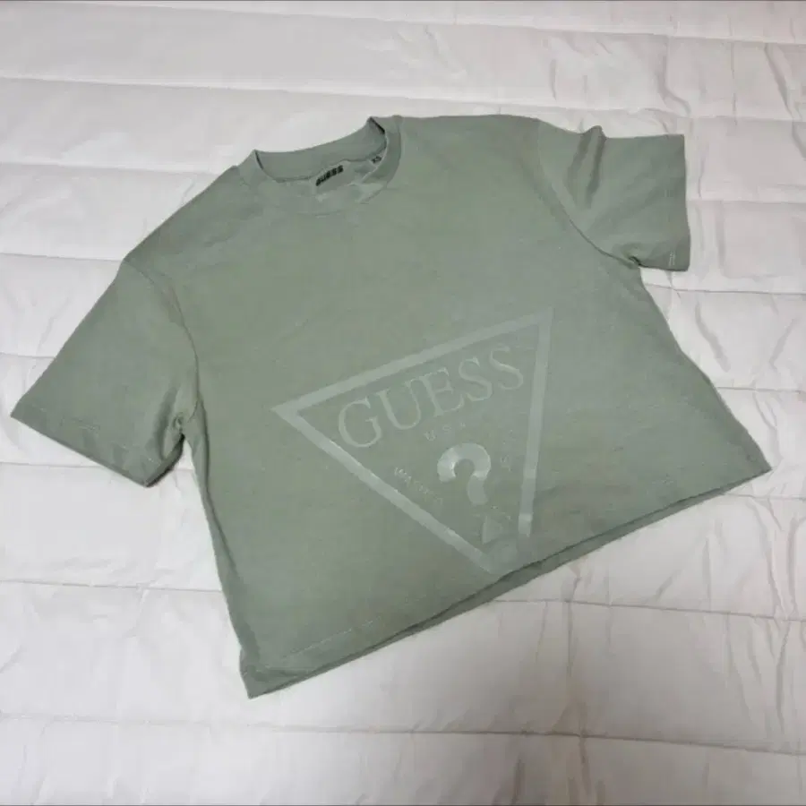 게스 GUESS 크롭 반팔티 (새상품)