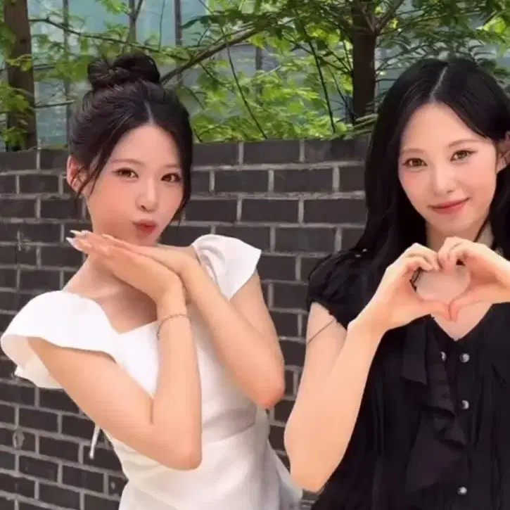 리센느 제나 착용) 스퀘어 넥 반팔 블라우스