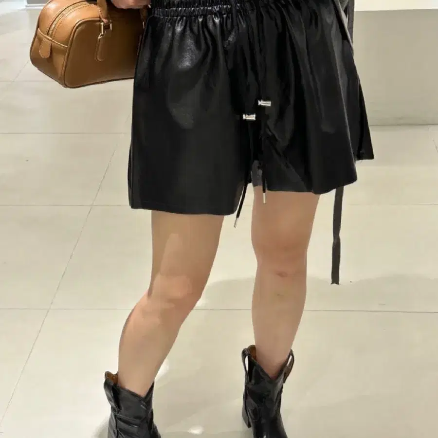 드레송 레더반바지