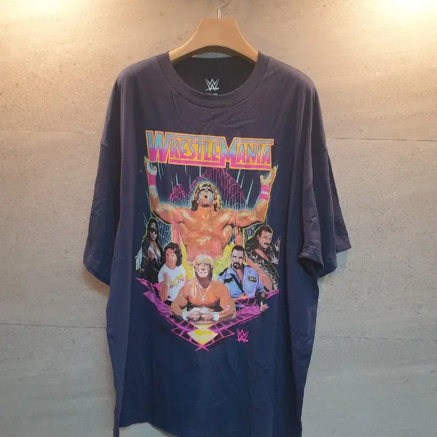 WWE 레슬매니아. 오피셜굿즈. 정품 반팔 티셔츠!