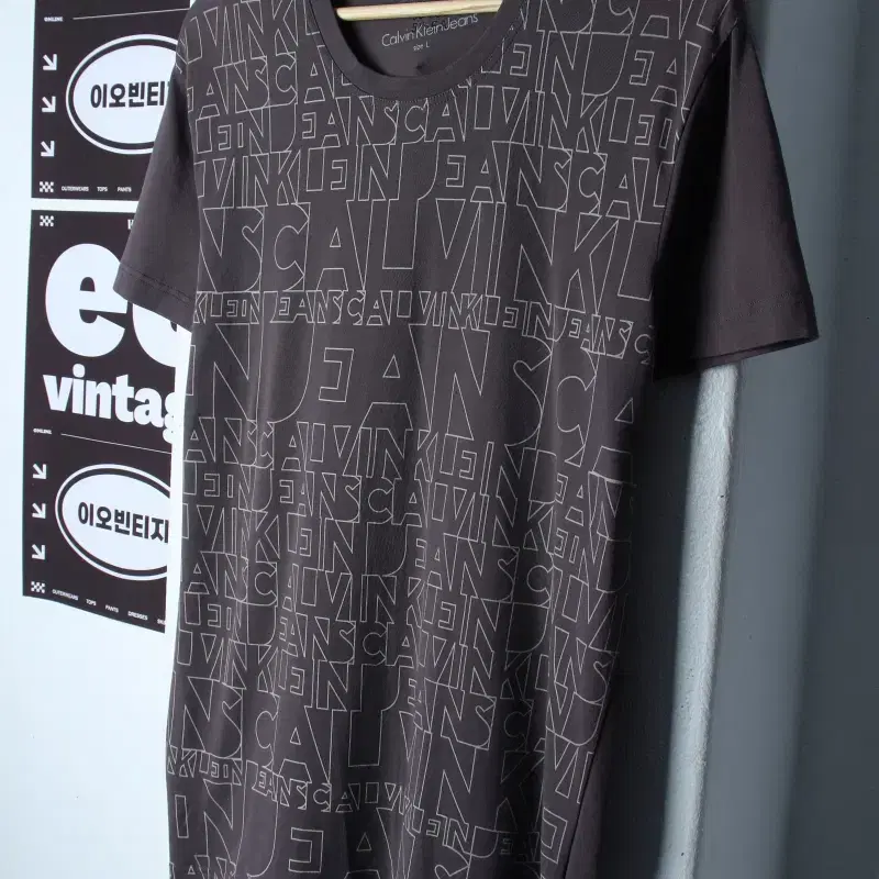(L-XL) 캘빈클라인 반팔 티셔츠 슬림핏 레터링 Y2K 차콜-H3511