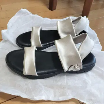 sorotto 새틴풍 패딩 샌들 샴페인 골드