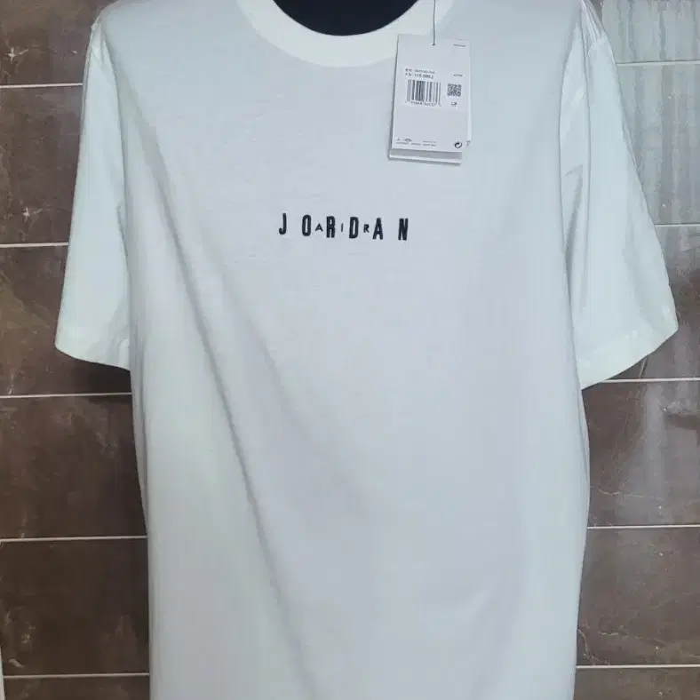 (남성110사이즈)나이키 조던 화이트 반팔티(텍붙은새거)