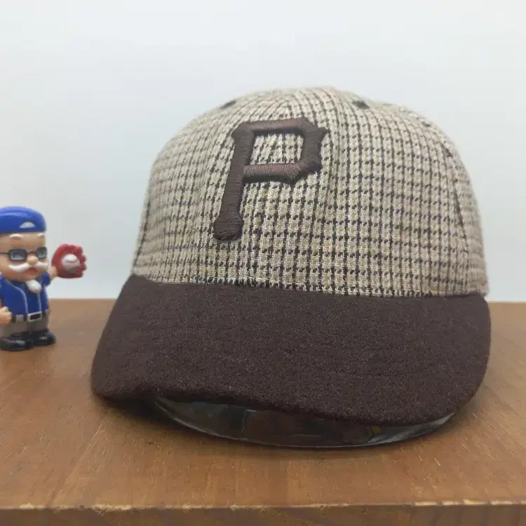 MLB 엠엘비 빈티지 체크 패턴 숏챙 볼캡 모자 브라운