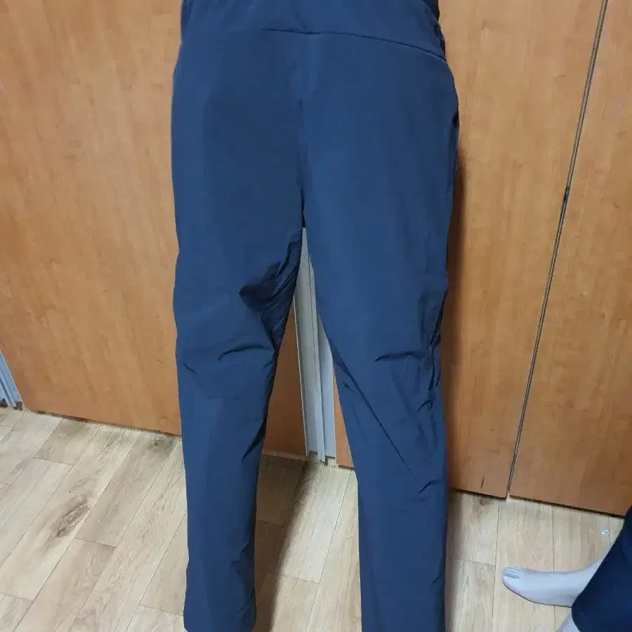 ADIDAS아디다스밴딩트레이닝바지팬츠 L175/80A약29에서33정도공용