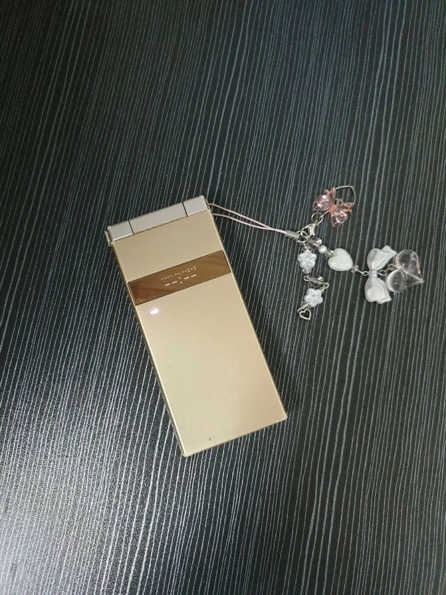NT DoCoMo 도코모 일본폴더폰 골드색상 P-06C 일본피처폰