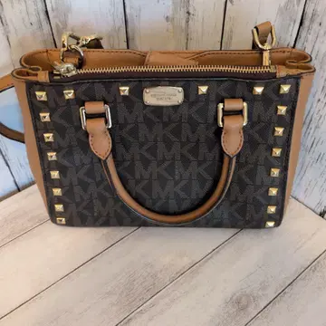 MICHAEL KORS 스터드 숄더백