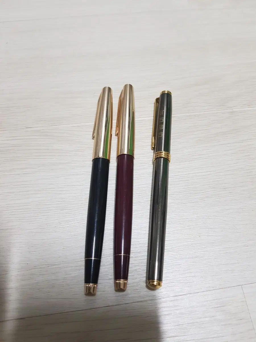 고급 만년필 3개