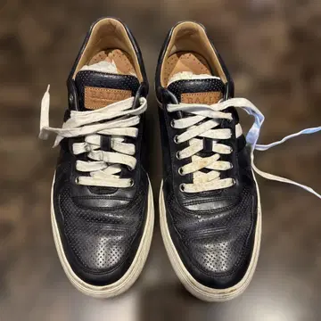 BALLY 남성용 스니커즈 네이비 펀칭 가죽
