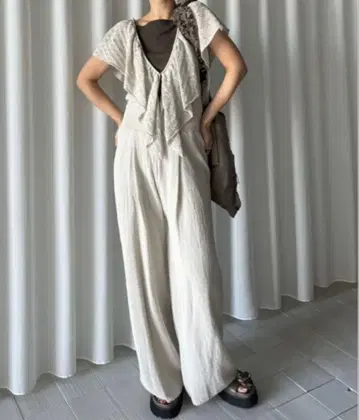MEDI RUFFLE KNIT ROMPERS 아메리빈티지 M 사이즈