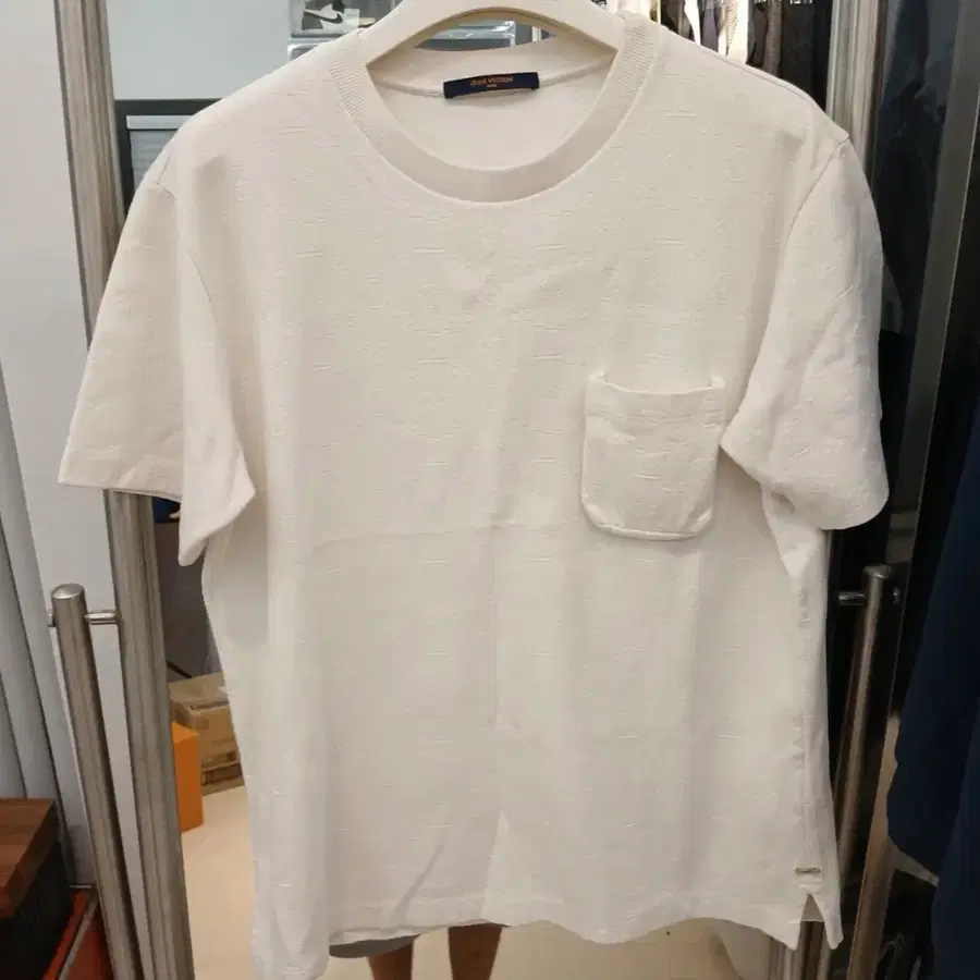 루이비통 풀 모노그램 포켓 반팔