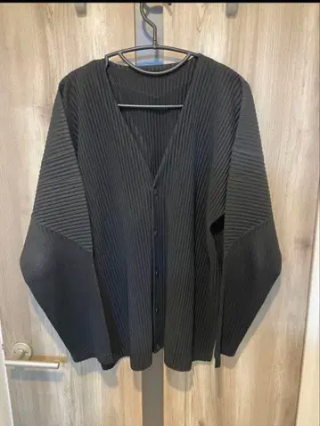 옴므 플리세 이세이 미야케 가디건 블랙