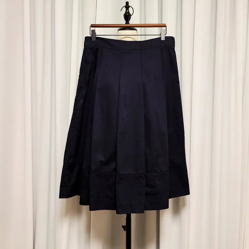 LIST 리스트 25ss 핀턱 플레어 스커트