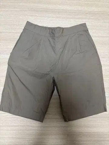 새상품급 nest robe CONFECT 카키 하프 팬츠